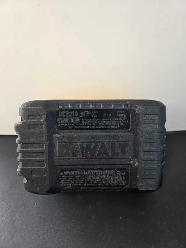 DEWALT 10AH BATTERY 20V DCB210 - Photo 2