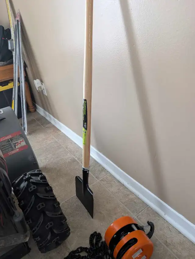 garage sale from snow blower to electronic - Photo 4