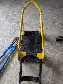 garage sale from snow blower to electronic - Photo 7