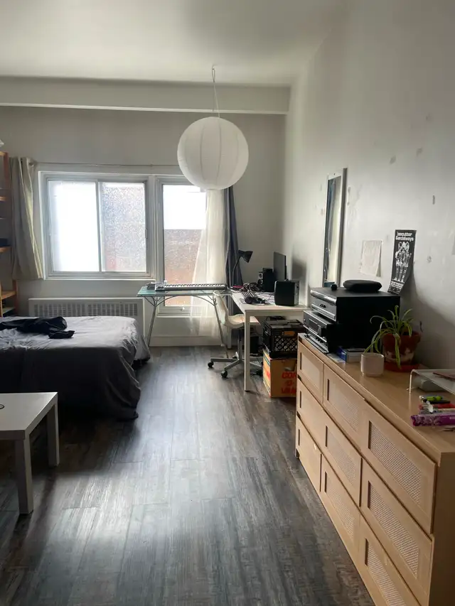 Studio lease transfer - little italy (st laurent & beaubien) - Photo 4