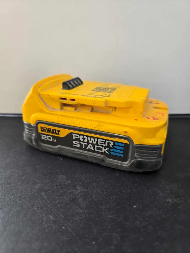 DEWALT POWERSTACK BATTERY  1.7AH 20V
