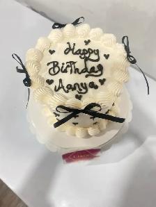 Burlington Vintage Cake, Custom cakes with hearts - Photo 6