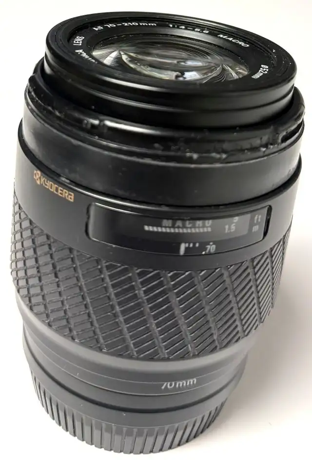 Yashica AF 70-210mm f/4-5.6 Macro Zoom Lens - Photo 2
