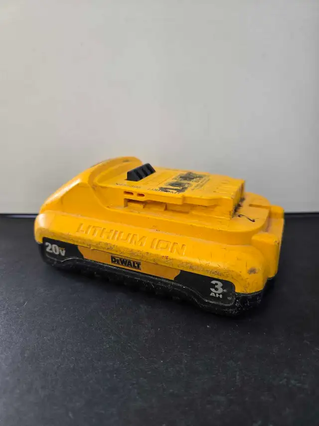 DEWALT 3AH BATTERY 20V DCB230