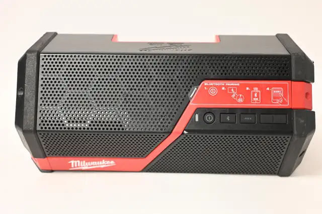 Milwaukee Jobsite Speaker M18/M12 Cordless Wireless Tool Only - Photo 4