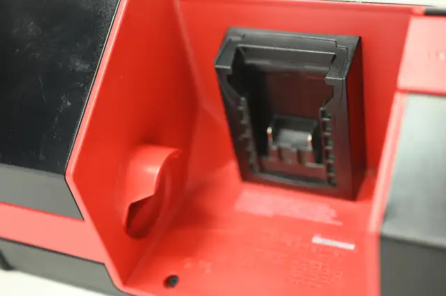 Milwaukee Jobsite Speaker M18/M12 Cordless Wireless Tool Only - Photo 8