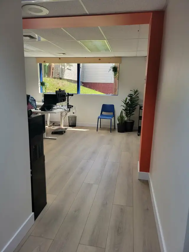 Local bureau / commercial à louer – Saint-Esprit - Photo 2