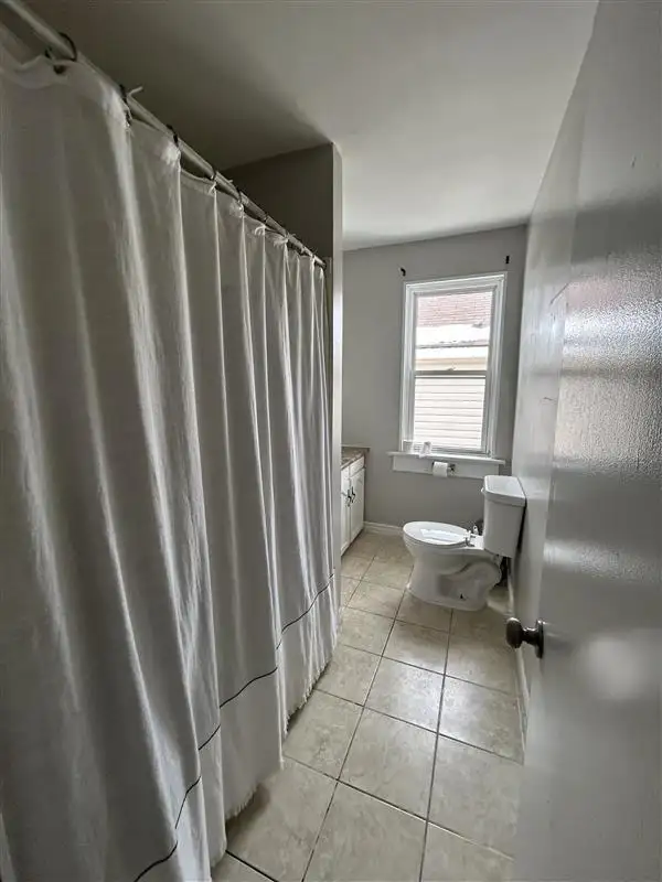 ☀️ Bright & Spacious 2-Bedroom Apartment — $1,600 All-Inclusive - Photo 3