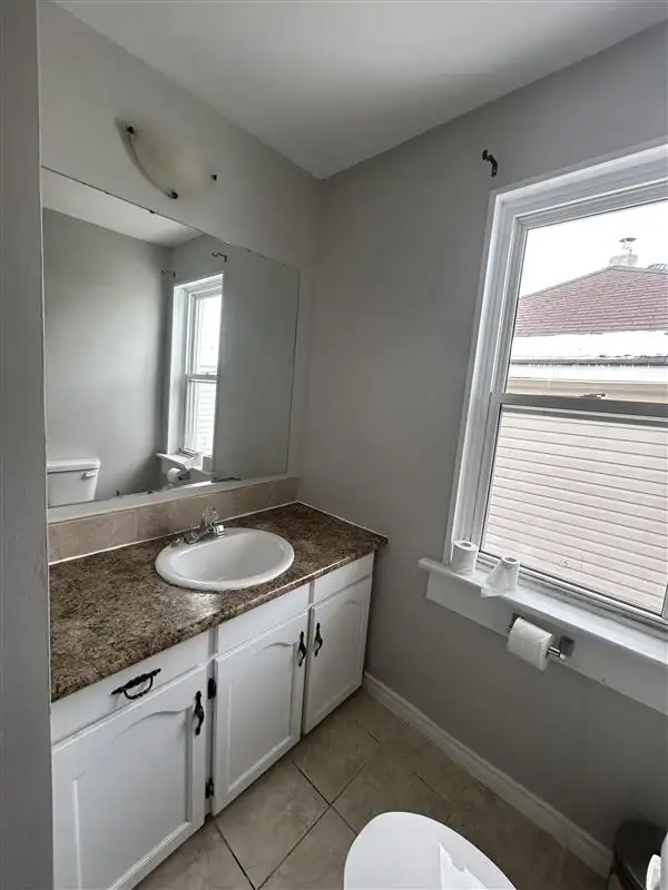 ☀️ Bright & Spacious 2-Bedroom Apartment — $1,600 All-Inclusive - Photo 4