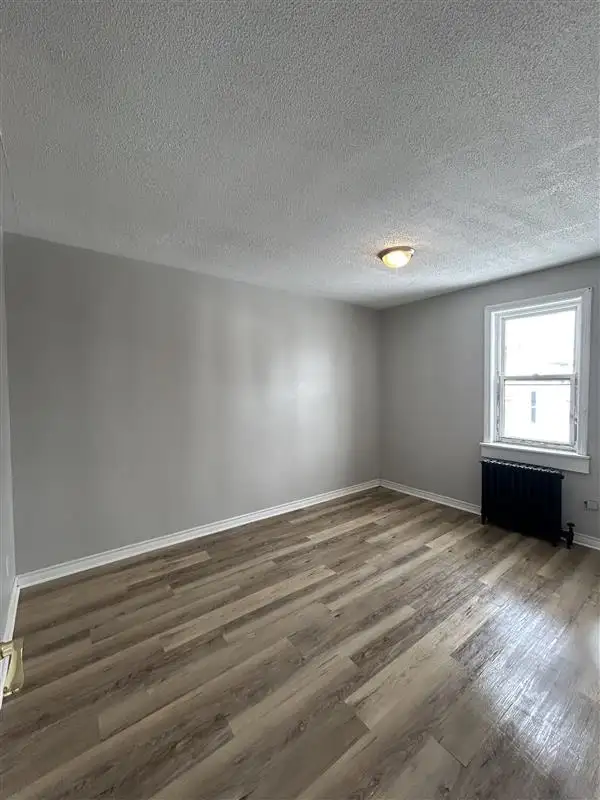 ☀️ Bright & Spacious 2-Bedroom Apartment — $1,600 All-Inclusive - Photo 5