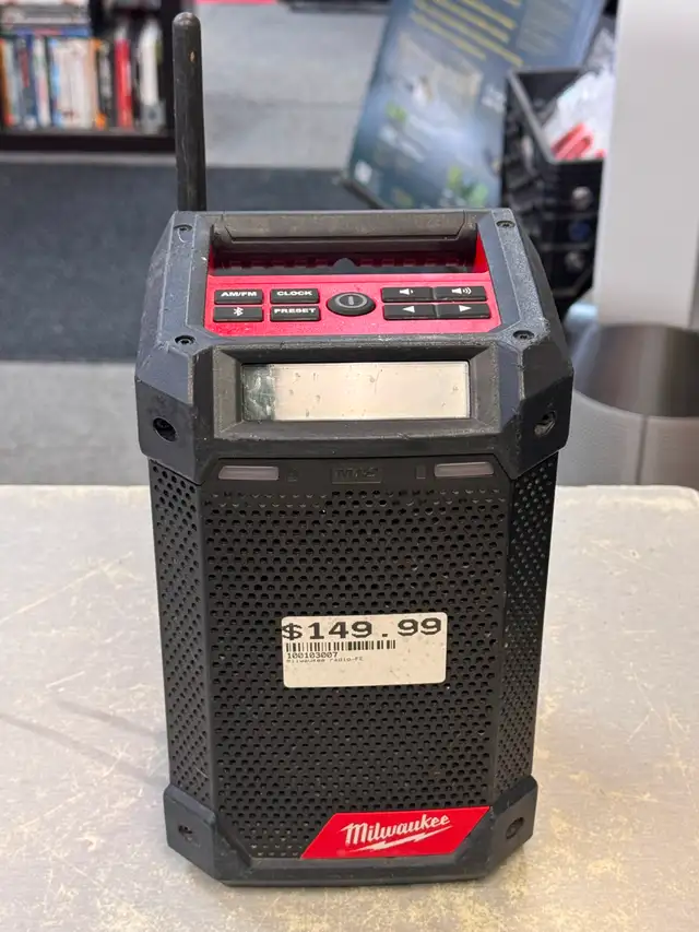 Milwaukee 12V Lithium-Ion Cordless Bluetooth/AM/FM Jobsite Radio - Photo 2