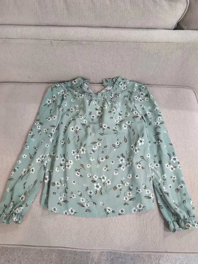 green flower shirt