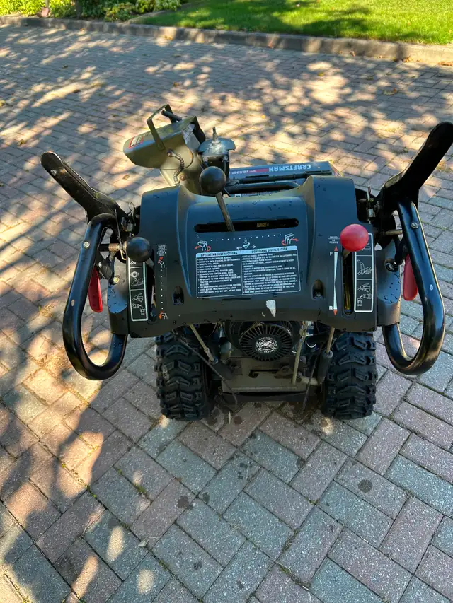 Craftsman 27 inch snowblower… 10 1/2 hp Tecumseh engine - Photo 4