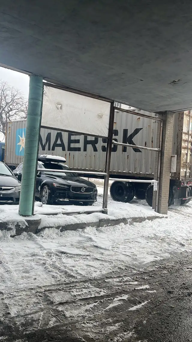 déchargement de container $$