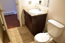 SPACIOUS – RENOVATED – PET FRIENDLY - Photo 4