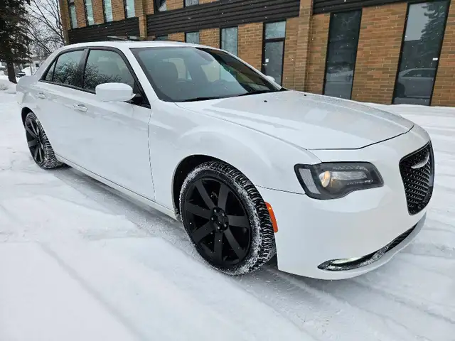2015 Chrysler 300s 3.6L V6 RWD - Photo 2