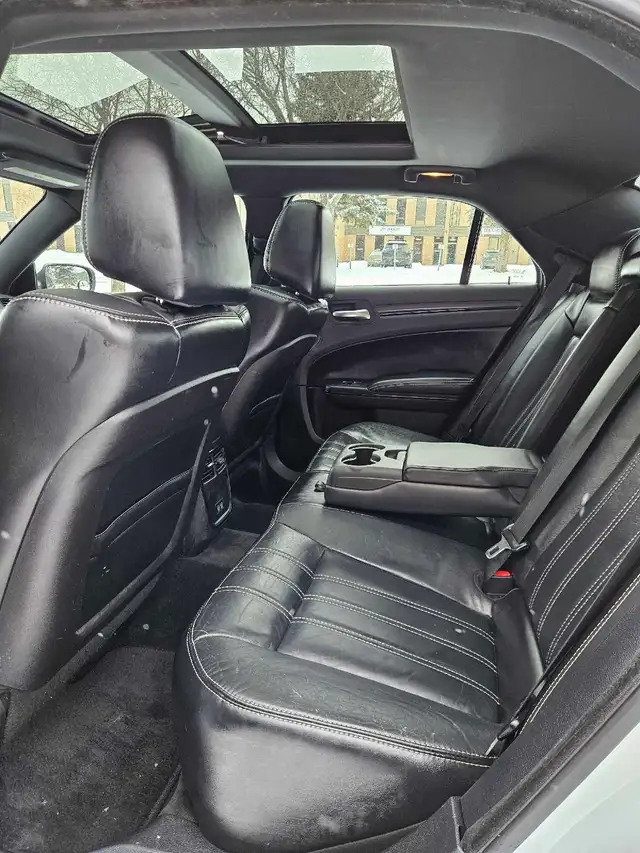 2015 Chrysler 300s 3.6L V6 RWD - Photo 6