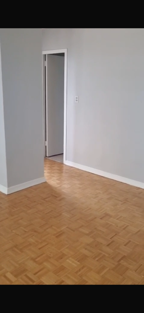 Near Port credit go  station single room for rent - Photo 2