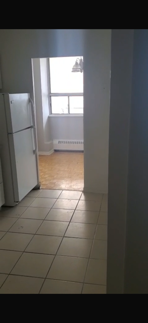 Near Port credit go  station single room for rent - Photo 3