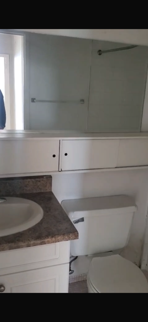 Near Port credit go  station single room for rent - Photo 5