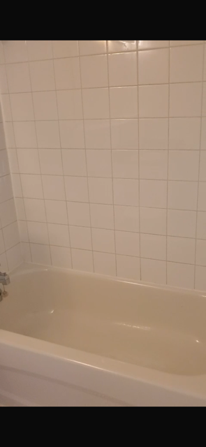 Near Port credit go  station single room for rent - Photo 7