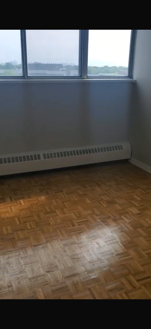 Near Port credit go  station single room for rent - Photo 8