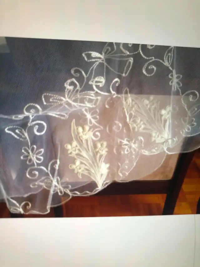 VINTAGE VOILE BRODE UTILISE EN 1958 ,1ERECOMMUNION ET MARIAGE