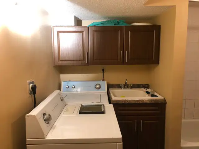 Luxury basement apartment for rent - Photo 7