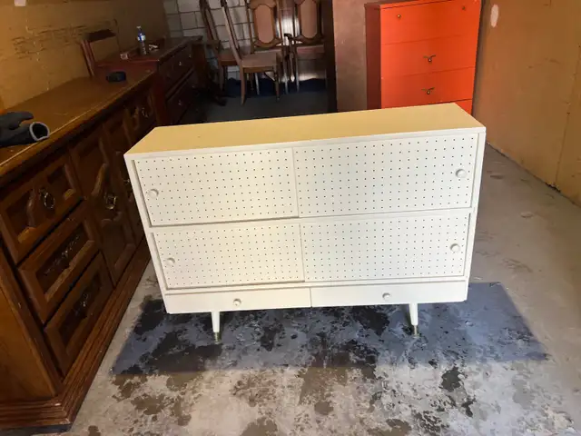 Free delivery Mid-century Modern White Dresser - Photo 3