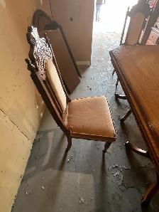 Free delivery used Wooden Dining Table with 4 chairs - Photo 9