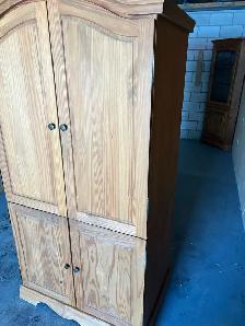 Free delivery used Wooden Wardrobe Armoire Cabinet - Photo 3