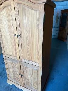 Free delivery used Wooden Wardrobe Armoire Cabinet - Photo 8
