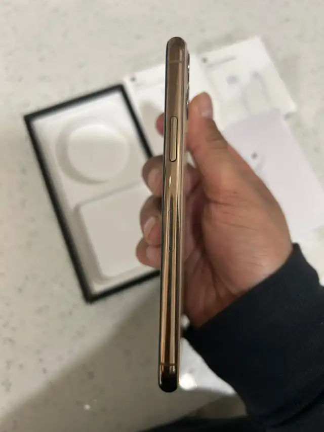 iPhone 11 PRO 512GB - Mint Condition! - Photo 2