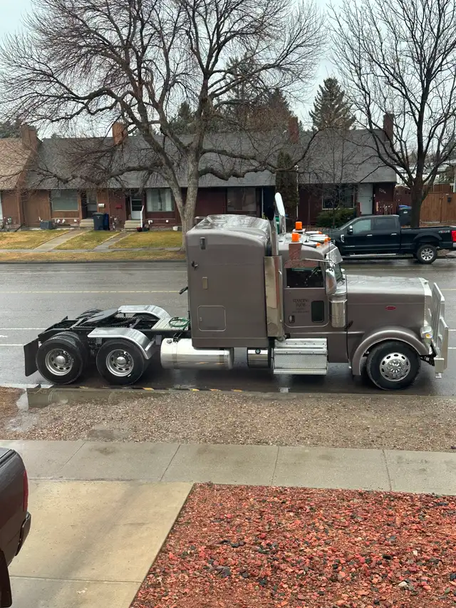 Needing 2 full time Class 1 Truck Drivers