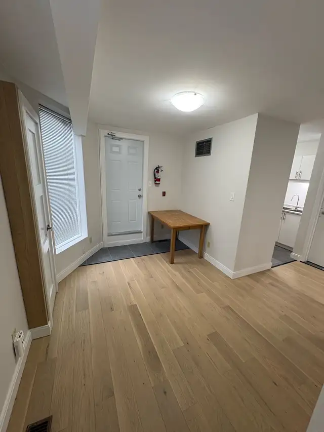 3 bdrm student apartment on TMU (Ryerson) Campus - Photo 3