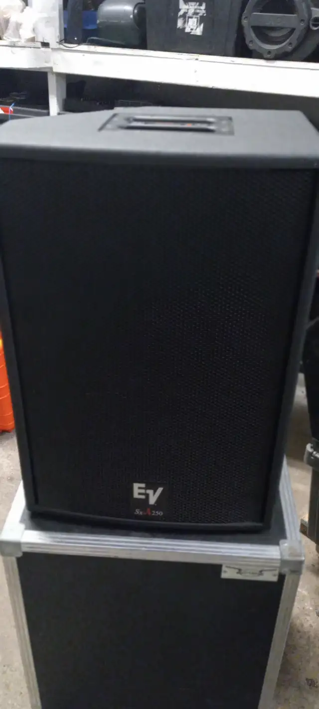 EV SXA250 POWERED SPEAKERS