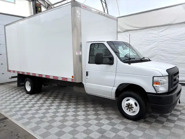 2024 Ford E-Series Cutaway - Photo 3