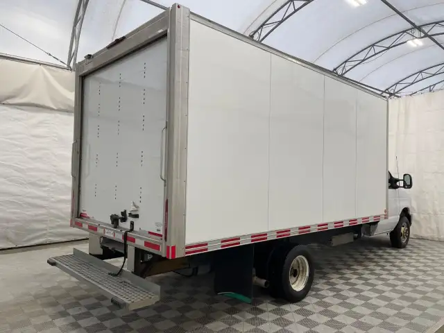 2024 Ford E-Series Cutaway - Photo 4