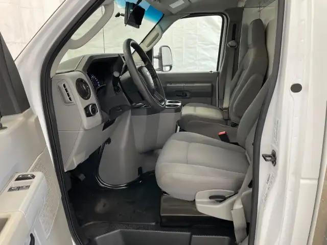 2024 Ford E-Series Cutaway - Photo 9