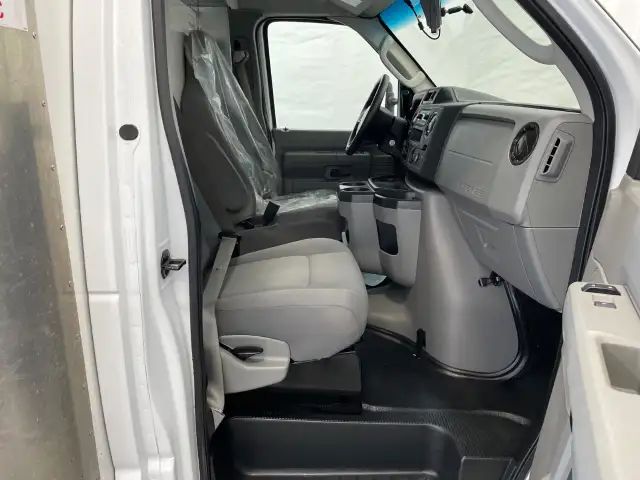 2024 Ford E-Series Cutaway - Photo 10