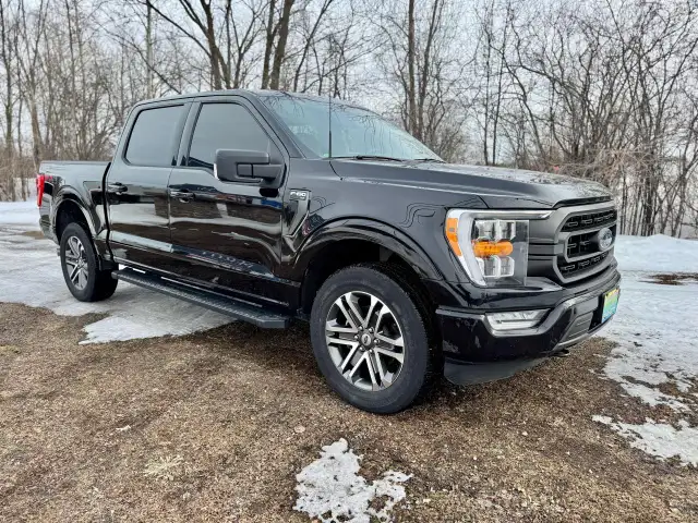 2022 Ford F-150 FX4 4WD Crew 5.5 Box ONE OWNER | CLEANC CARFAX