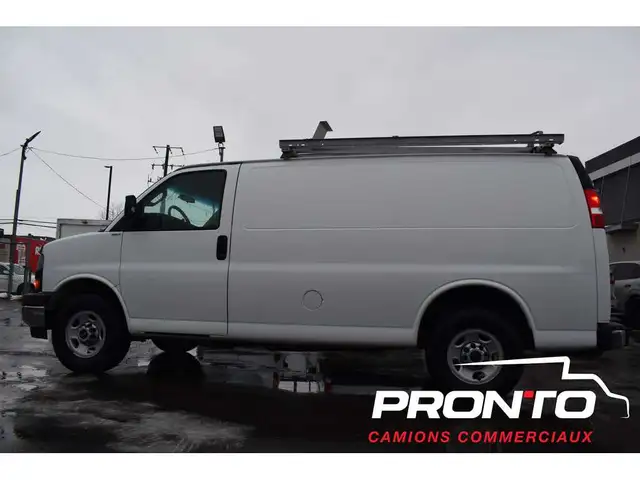 2017 GMC Savana Cargo Van 2500  4.8L V8  FULL RACK  Hitch - Photo 4