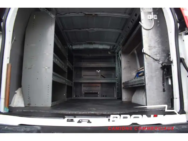 2017 GMC Savana Cargo Van 2500  4.8L V8  FULL RACK  Hitch - Photo 7