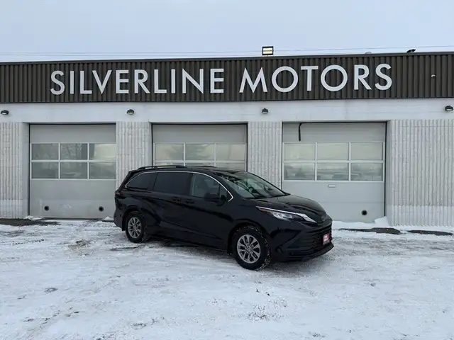 2022 Toyota Sienna LE 8-Passenger