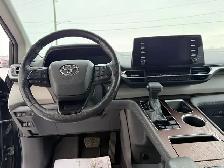 2022 Toyota Sienna LE 8-Passenger - Photo 9