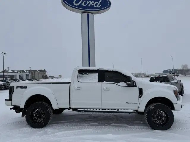 2020 Ford Super Duty F-350 LARIAT / LEVELED! / DELETED! / LOADED - Photo 2