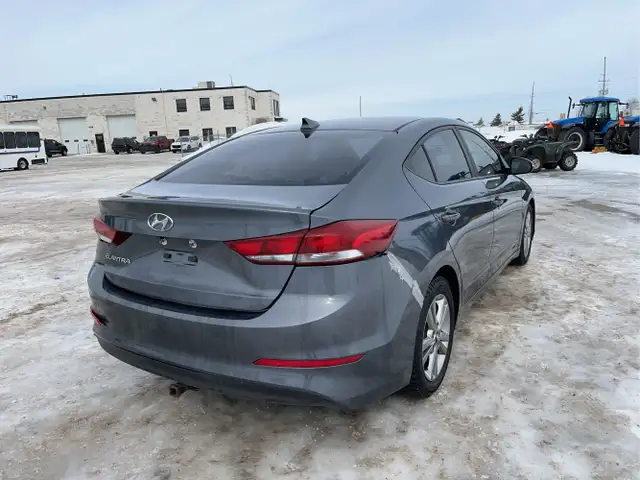 2017 HYUNDAI ELANTRA SE - Photo 4