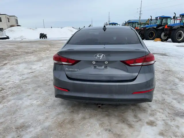 2017 HYUNDAI ELANTRA SE - Photo 5