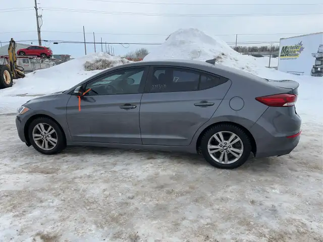 2017 HYUNDAI ELANTRA SE - Photo 7