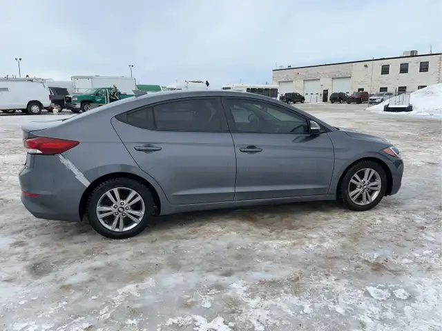 2017 HYUNDAI ELANTRA SE - Photo 8